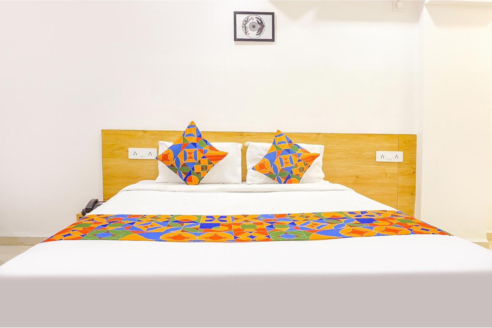 Fabhotel Saffron Inn I - Nr Darshan Museum Пюн Екстериор снимка