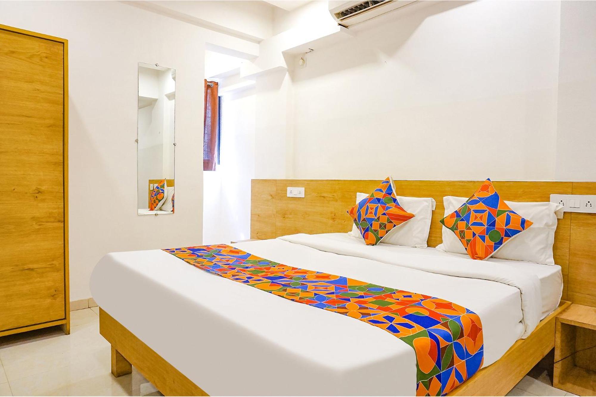 Fabhotel Saffron Inn I - Nr Darshan Museum Пюн Екстериор снимка