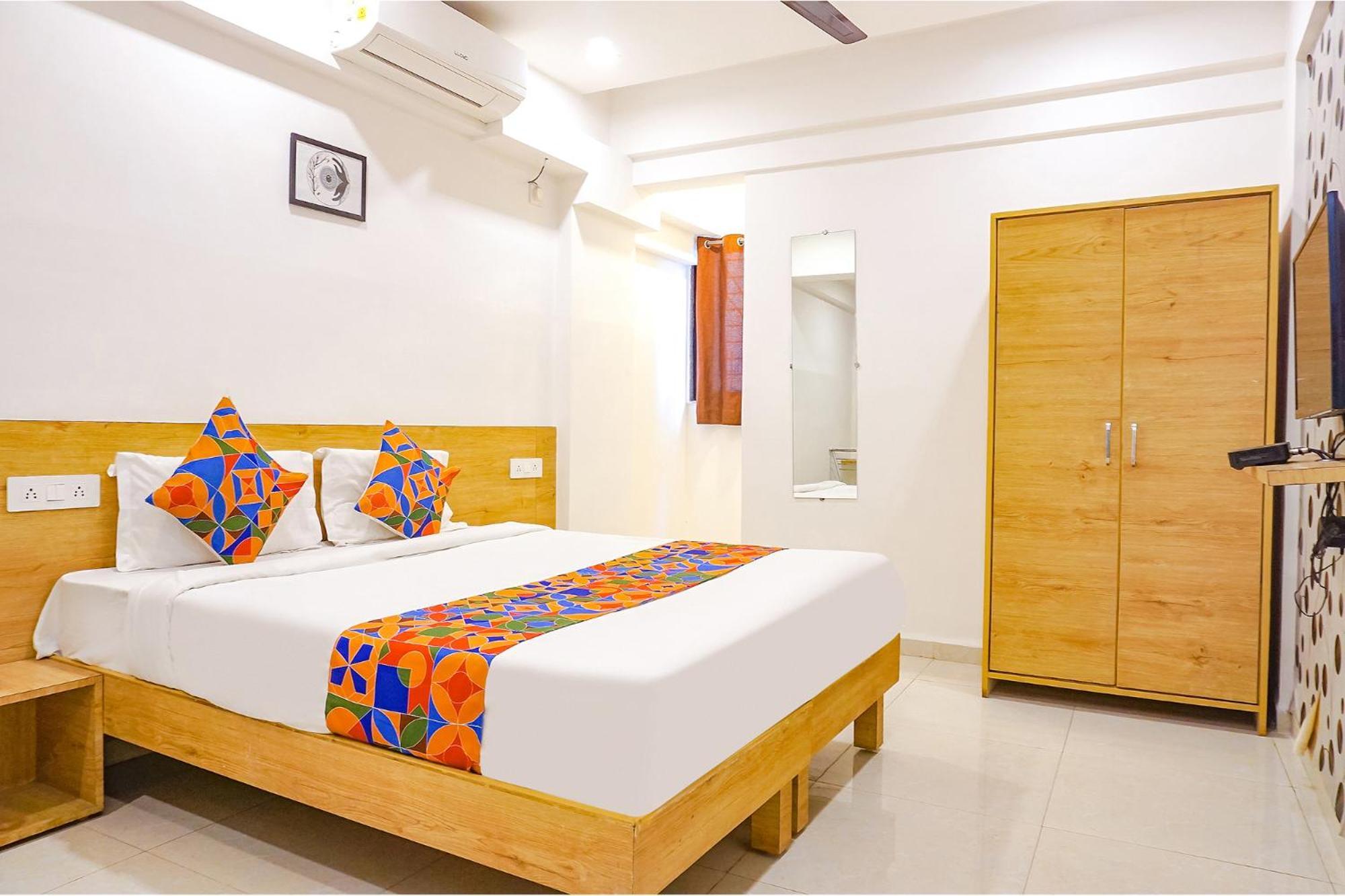 Fabhotel Saffron Inn I - Nr Darshan Museum Пюн Екстериор снимка