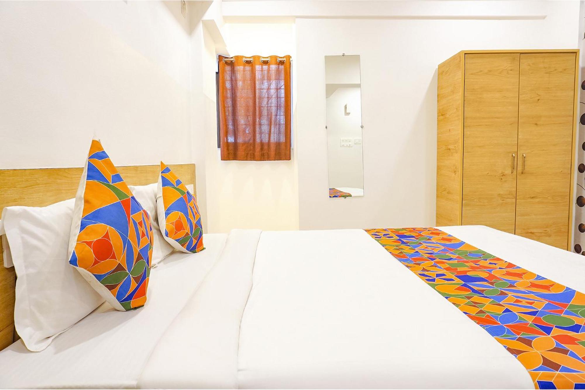 Fabhotel Saffron Inn I - Nr Darshan Museum Пюн Екстериор снимка