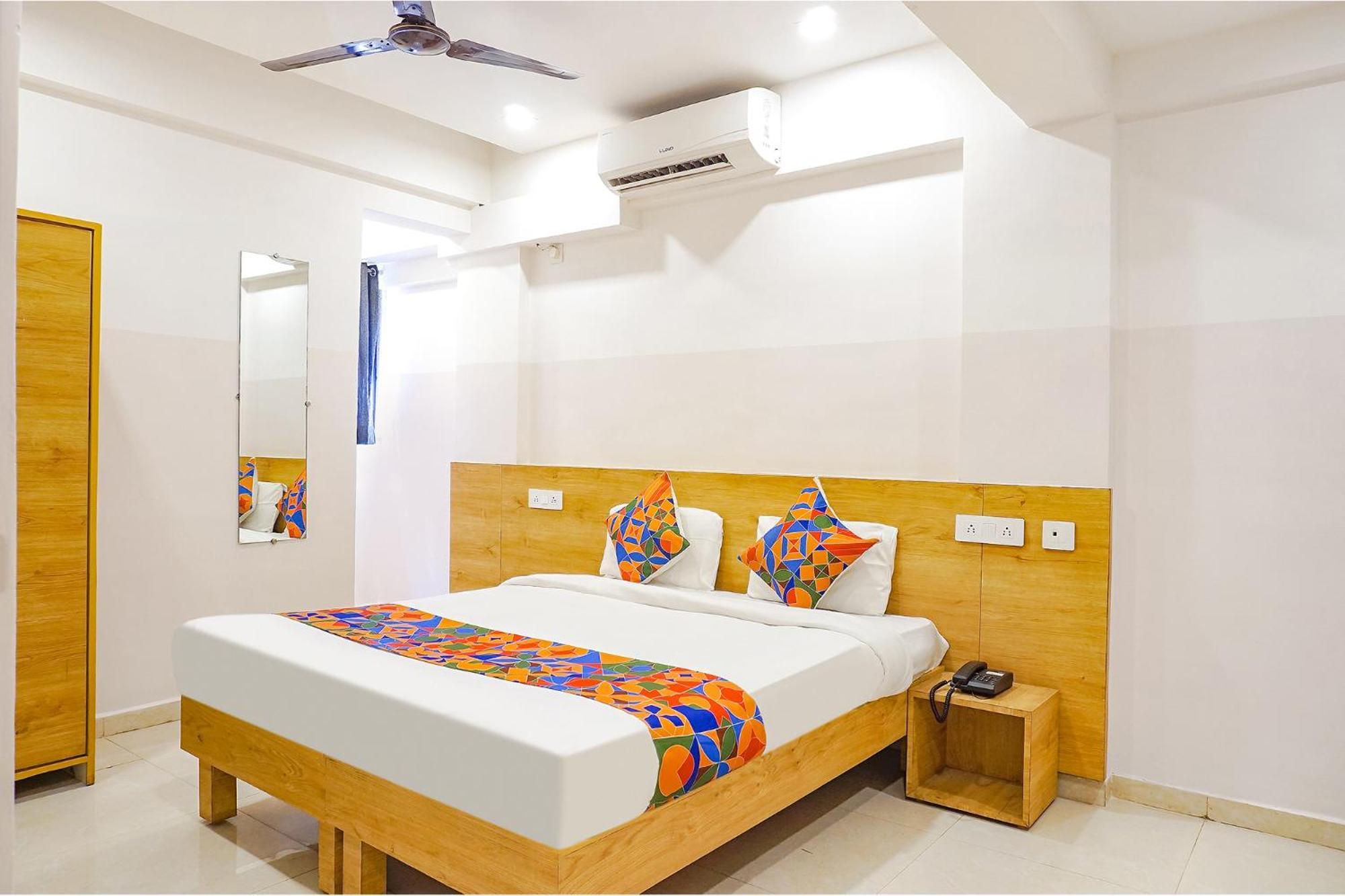 Fabhotel Saffron Inn I - Nr Darshan Museum Пюн Екстериор снимка